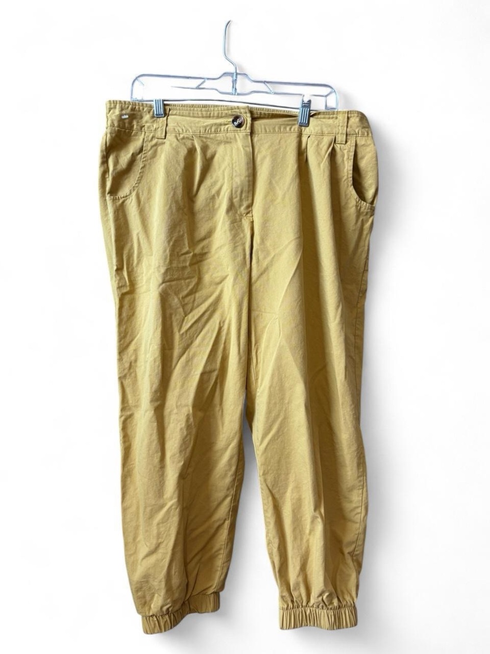 HALARA Joggers in Yellow Jasmine